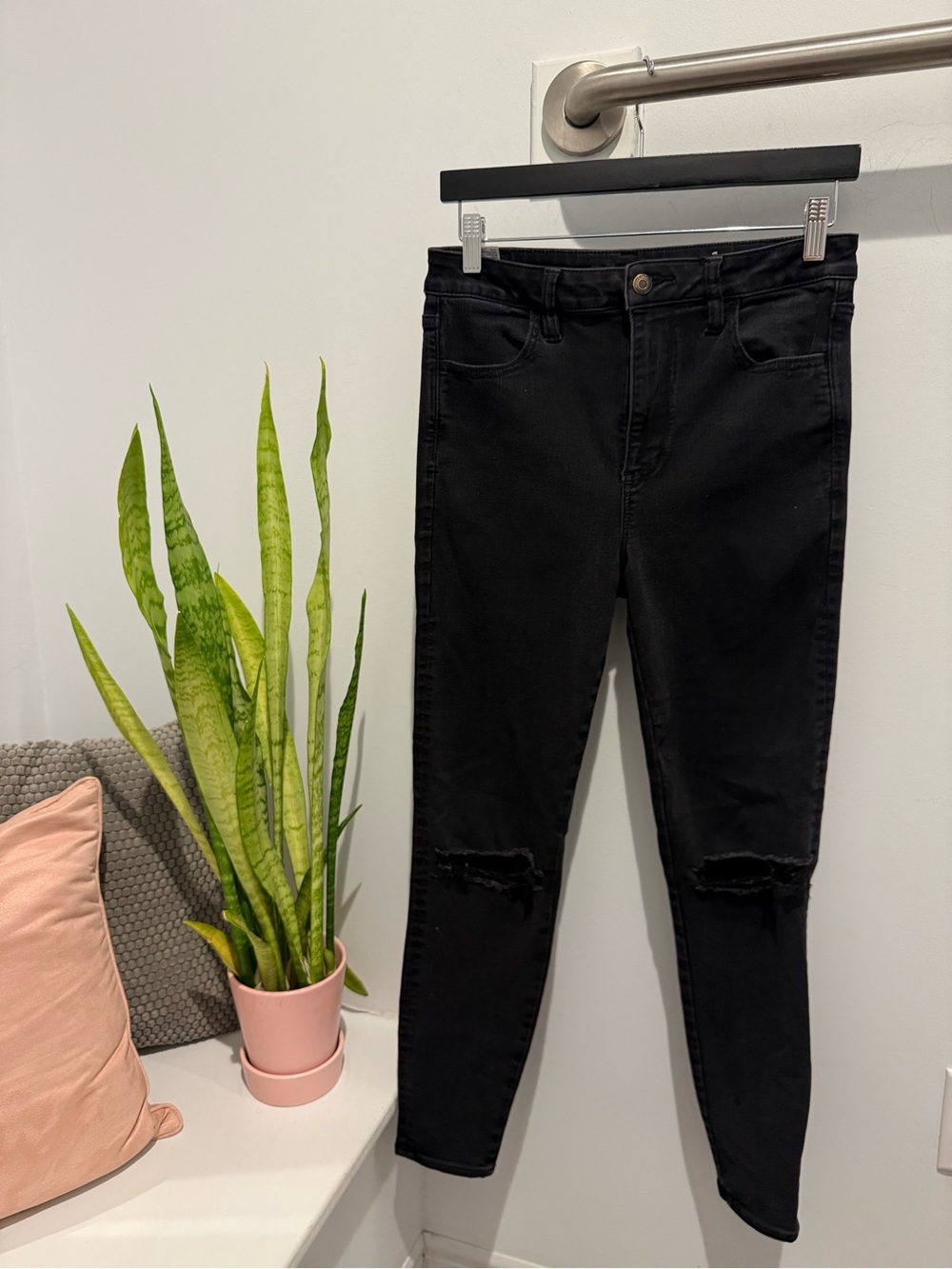American Eagle Outfitters Black Skinny Jeans with Knee Rips